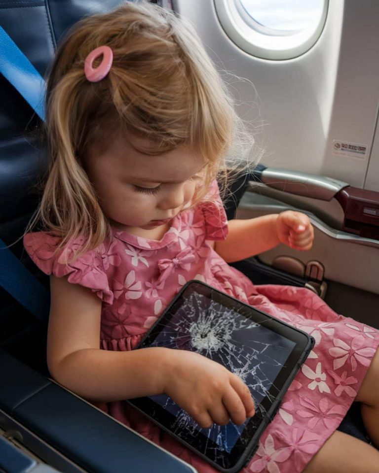 Entitled Mom on the Flight Broke My Daughter’s iPad, She Regretted It Sooner Than I Could Have Imagined