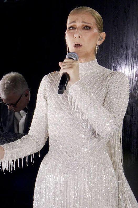 «Celine Dion’s performance at the Paris Olympics was revealed to be a hoax. The sight of the terminally ill Canadian singer in front of the Eiffel Tower deeply touched the audience.»