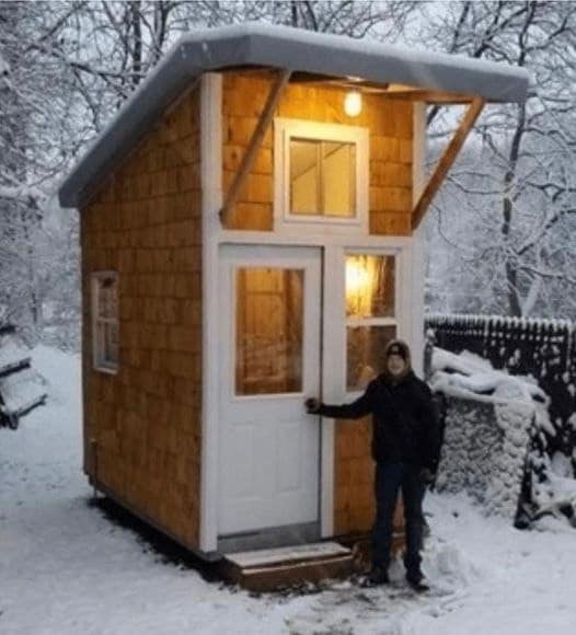 For the Cost of an Iphone He made a House of only 89 Squares, but Wait Until you See Inside