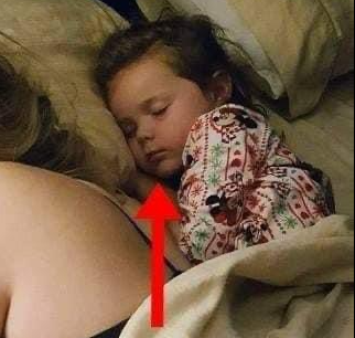 “I woke up in the morning and found this picture on my phone, my husband had taken it while I was sleeping, but when I realized what had happened…” The mother revealed the painful truth behind this image