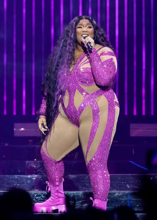 Lizzo Reveals Shocking Weight Loss With Fans And You Better Sit Down Before Seeing Her