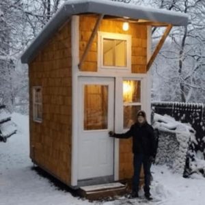 For the Cost of an Iphone He made a House of only 89 Squares, but Wait Until you See Inside