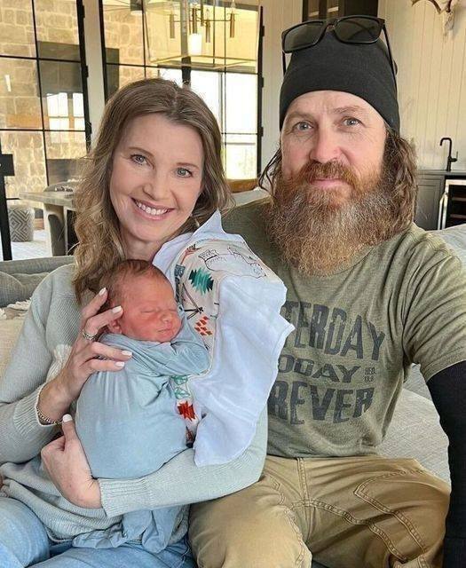 P1. Jase and Missy Robertson’s Journey: Overcoming Obstacles and Finding Strength