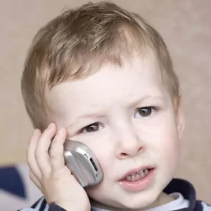 Child dials 911 seeking assistance from police officer after his mom’s clever instruction