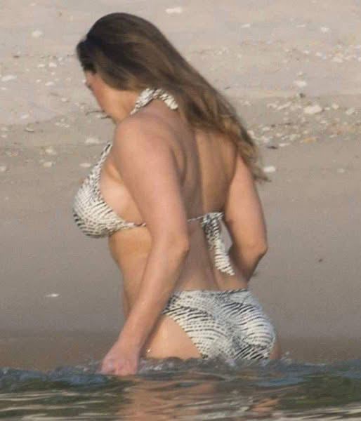 Science confirms Kelly Brook, 45, has the perfect body proportions