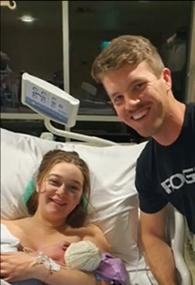 Couple met online – their fourth date happened as she gave birth to her child